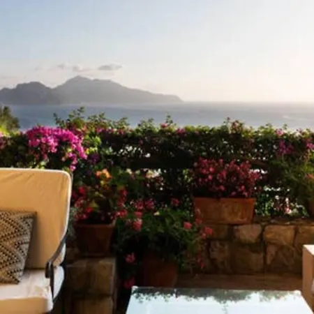 Pisani Piscina Giardino Terrazzi Panoramici Su Capri Massa Lubrense