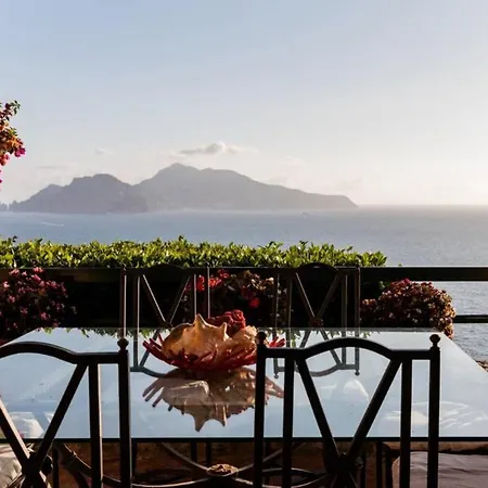 Pisani Piscina Giardino Terrazzi Panoramici Su Capri *