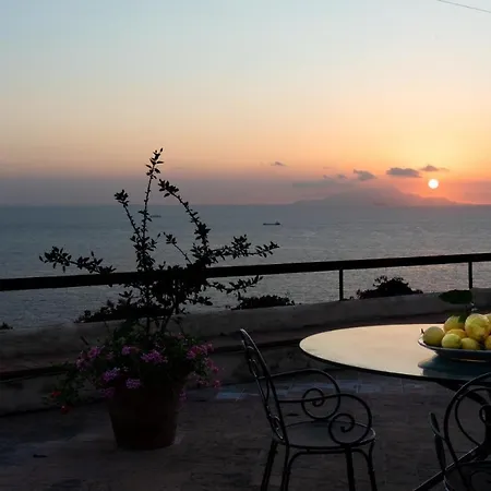 Pisani Piscina Giardino Terrazzi Panoramici Su Capri Massa Lubrense